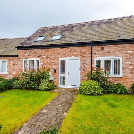 Number 21: A Breathtaking Chester Cottage With Parking Mollington  Exterior foto