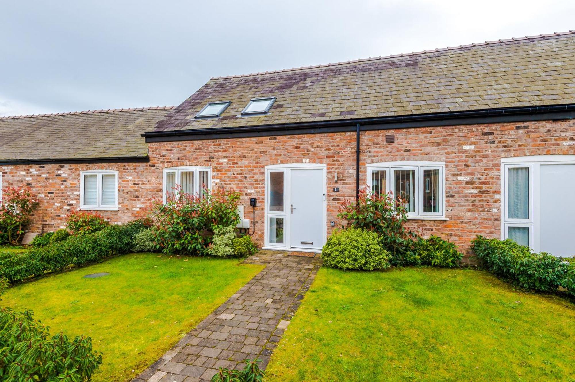 Number 21: A Breathtaking Chester Cottage With Parking Mollington  Exterior foto